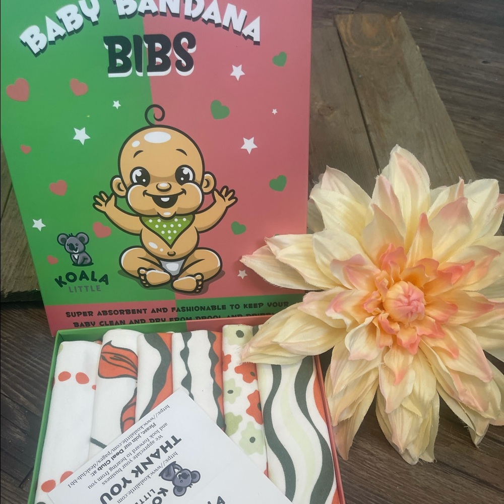 NWT Bandanna baby bibs